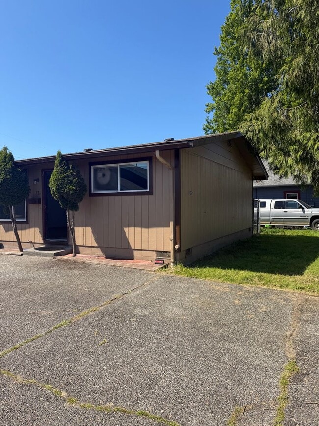 375 Park Ave in Coos Bay, OR - Building Photo - Building Photo