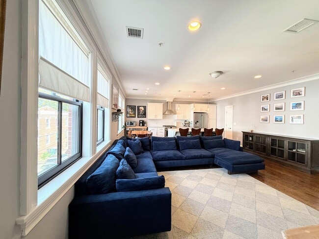 33 Griffith St in Jersey City, NJ - Building Photo - Building Photo