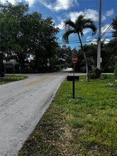 2194 SW 57th Ct in Miami, FL - Building Photo - Building Photo