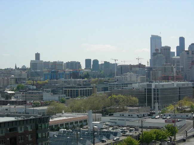 1000 Aurora Ave N in Seattle, WA - Building Photo - Building Photo