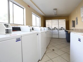 Academy Pointe Apartment Homes in North Hollywood, CA - Foto de edificio - Interior Photo
