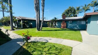 1716 Nisson Rd, Unit 16-C in Tustin, CA - Building Photo