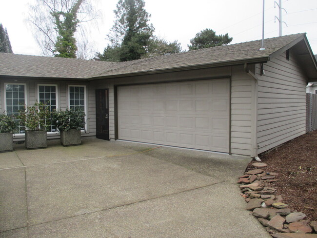 4697 Sunnyview Rd NE in Salem, OR - Building Photo - Building Photo