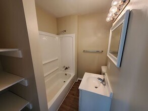 2201 Maple St in Des Moines, IA - Building Photo - Building Photo