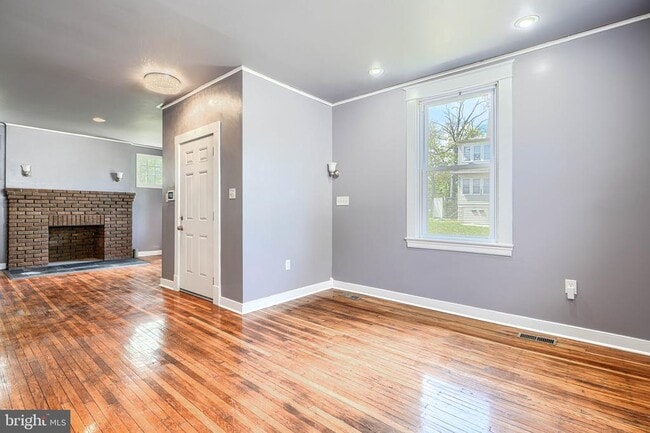 3213 Vickers Rd in Baltimore, MD - Foto de edificio - Building Photo