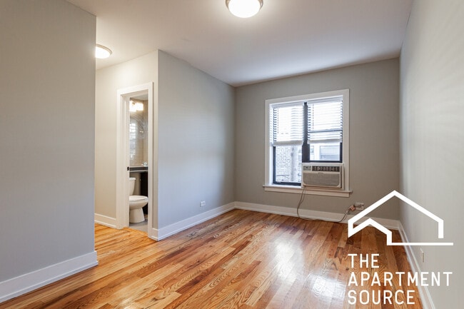 2907 N Mildred Ave, Unit 3C in Chicago, IL - Foto de edificio - Building Photo