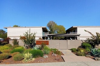 Casa del Sol in El Sobrante, CA - Foto de edificio - Building Photo
