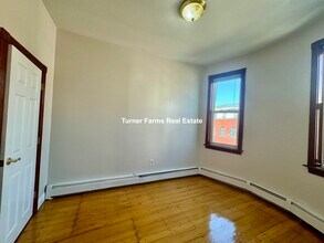 19 Monmouth St, Unit 2 in Boston, MA - Building Photo - Building Photo