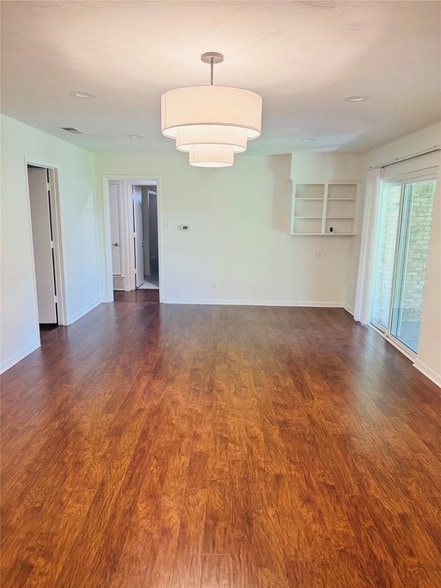 8406 Foxwood Ln in Dallas, TX - Building Photo - Building Photo