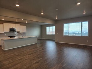 1371 Baker Hts Lp in Bremerton, WA - Building Photo - Building Photo