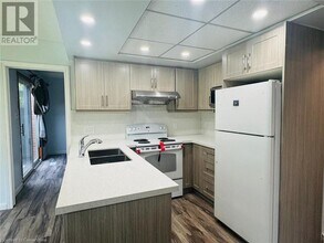 74 Orchard Mill Crescent in Kitchener, ON - Building Photo - Building Photo