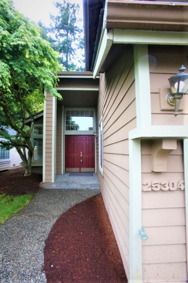 25304 SE 35th St in Issaquah, WA - Building Photo - Building Photo