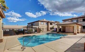 8725 W Flamingo Rd in Las Vegas, NV - Building Photo - Building Photo