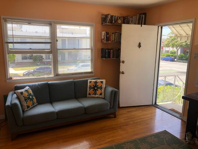 1303 Arizona Ave, Unit 1303