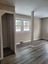 2441 Sandpoint Rd, Unit Apartment 2 in Fort Wayne, IN - Foto de edificio - Building Photo