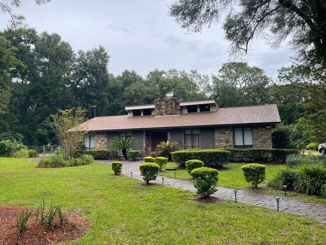 property at 840 Ferne Dr