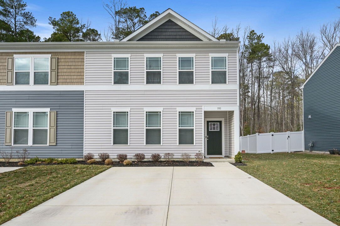 351 Currant Cir in Magnolia, DE - Building Photo