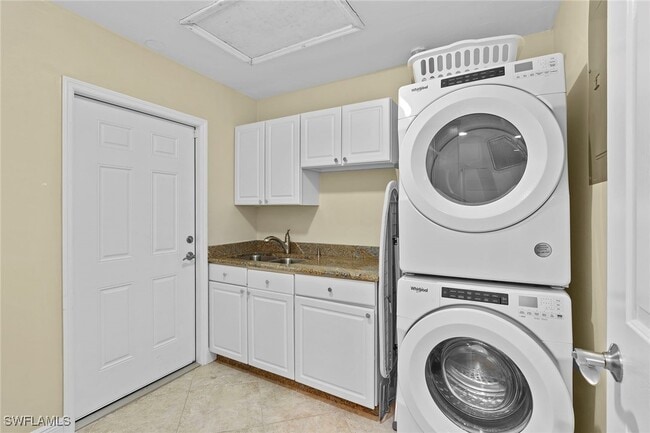 675 Harbour Dr in Naples, FL - Building Photo - Building Photo