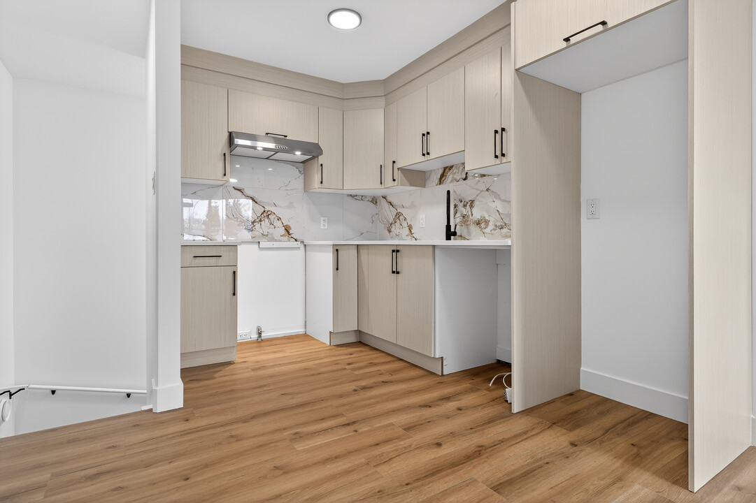 9232-92385 85 St NW in Edmonton, AB - Building Photo