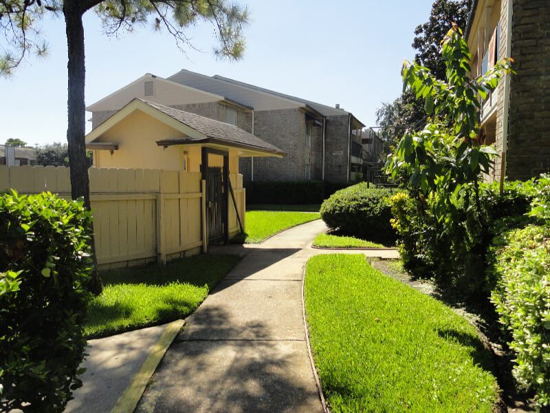 8201 Richmond Ave, Unit 35 in Houston, TX - Building Photo
