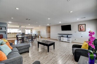 603 Palmhurst Dr in Las Vegas, NV - Foto de edificio - Building Photo