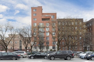 423 Ocean Pky in Brooklyn, NY - Foto de edificio - Building Photo