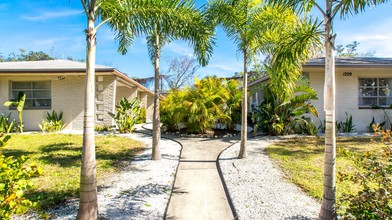 1211 Osceola Ave N in Clearwater, FL - Foto de edificio - Primary Photo