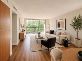 8870 Fontainebleau Blvd in Miami, FL - Building Photo