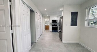 8440 SW 107th St in Miami, FL - Building Photo