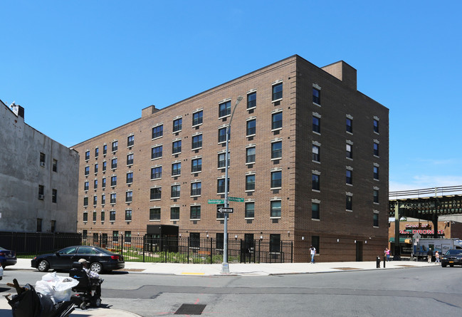 8 Rockaway Ave in Brooklyn, NY - Building Photo - Building Photo