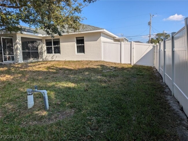 1612 NW 31st Ave in Cape Coral, FL - Building Photo - Building Photo