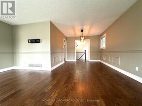 684 Cape Ave in Burlington, ON - Building Photo - Building Photo