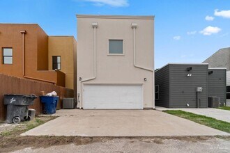 18 N 5th St in McAllen, TX - Building Photo - Building Photo