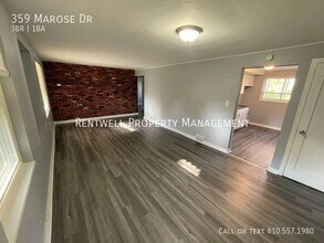 359 Marose Dr in Pittsburgh, PA - Building Photo - Building Photo