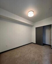 11903 NE 128th St, Unit 403 in Kirkland, WA - Foto de edificio - Building Photo