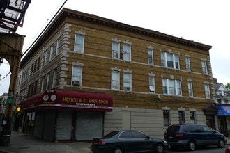 114-02 Jamaica Ave in Jamaica, NY - Foto de edificio - Building Photo