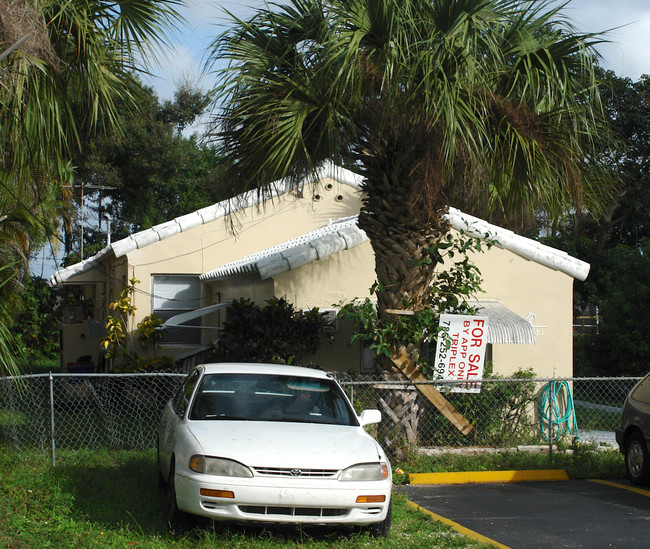 2131 Hayes St in Hollywood, FL - Building Photo - Building Photo