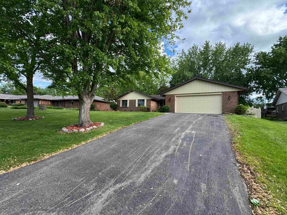5855 Thatcher Dr in Rockford, IL - Building Photo