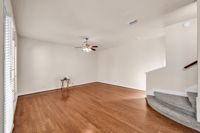 property at 1607 W Dallas St