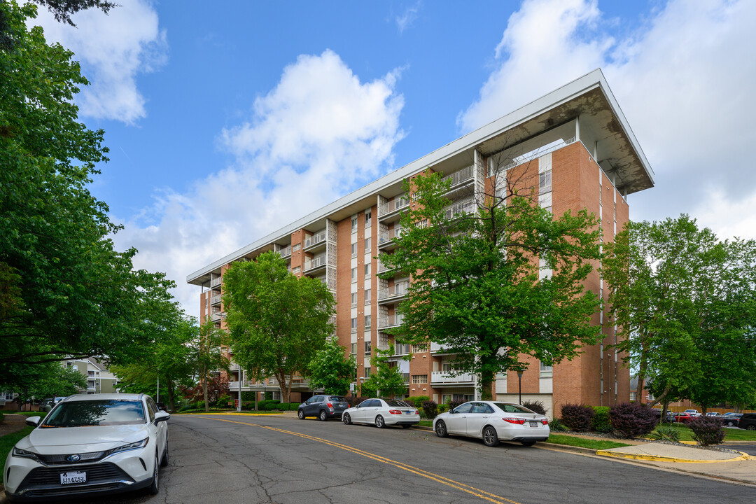 Wapleton Condominiums in Alexandria, VA - Building Photo