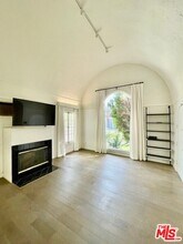 459 S Holt Ave in Los Angeles, CA - Building Photo - Building Photo