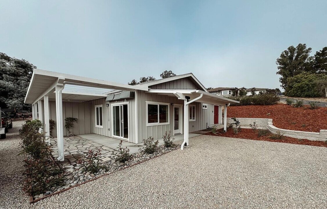 215 Burkhill Ln, Unit 1 in Arroyo Grande, CA - Building Photo