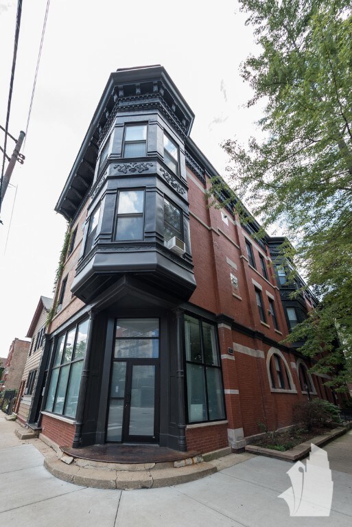 2258 N Southport Ave, Unit 2 in Chicago, IL - Foto de edificio - Building Photo