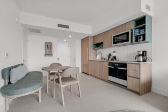 601 NE 1st Ave in Miami, FL - Building Photo - Building Photo