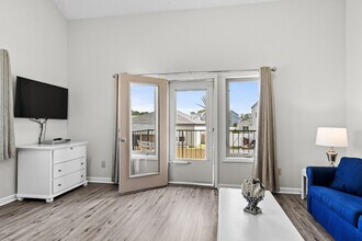 216 Double Eagle Dr in Myrtle Beach, SC - Foto de edificio - Building Photo