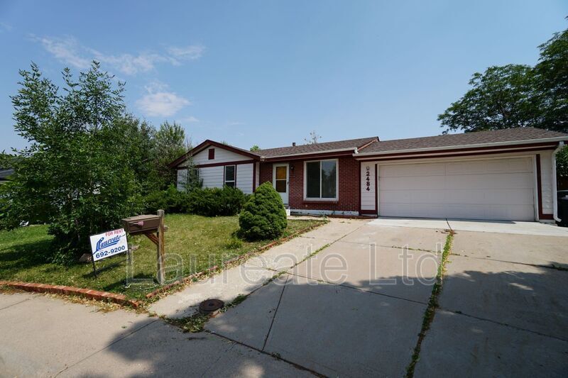 2484 S Laredo St in Aurora, CO - Building Photo