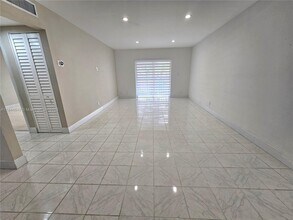 701 NE 1st Ct in Hallandale Beach, FL - Building Photo - Building Photo