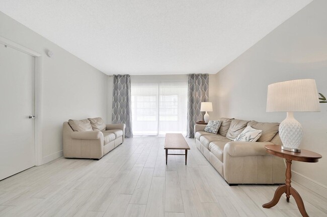 7500 NW 4th Pl in Margate, FL - Building Photo - Building Photo