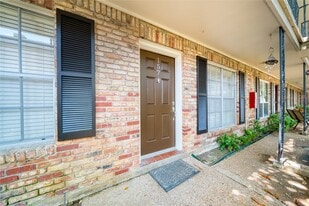 3224 Timmons Ln in Houston, TX - Building Photo