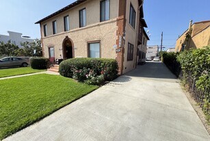 2041 S Ridgeley Dr, Unit 2041.5 in Los Angeles, CA - Building Photo